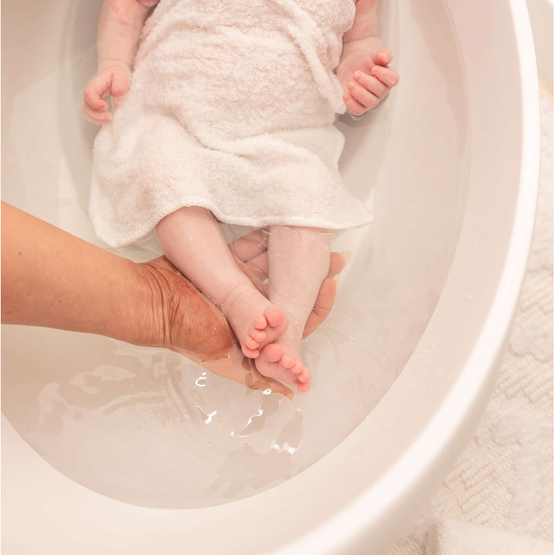 Bubble Cuddle Bath with Newborn Support Insert - White