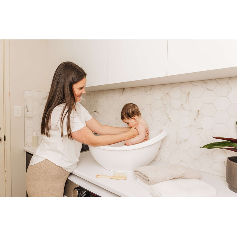 Bubble Cuddle Bath with Newborn Support Insert - White
